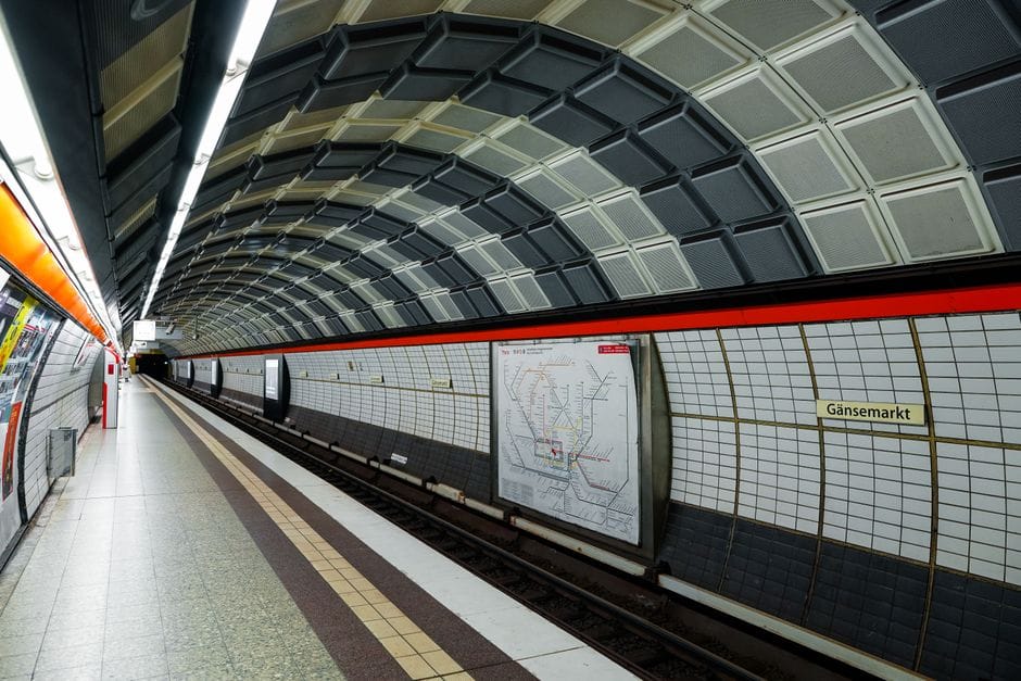 Profesjonalny schemat prezentujący bezpieczne planowanie tras dla instalacji podziemnych