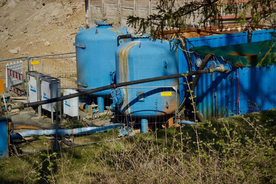 System recyklingu płuczki wiertniczej na placu budowy